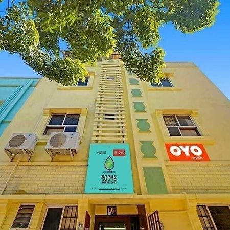 Oyo 81287 Empire Inn Madrás Exterior foto